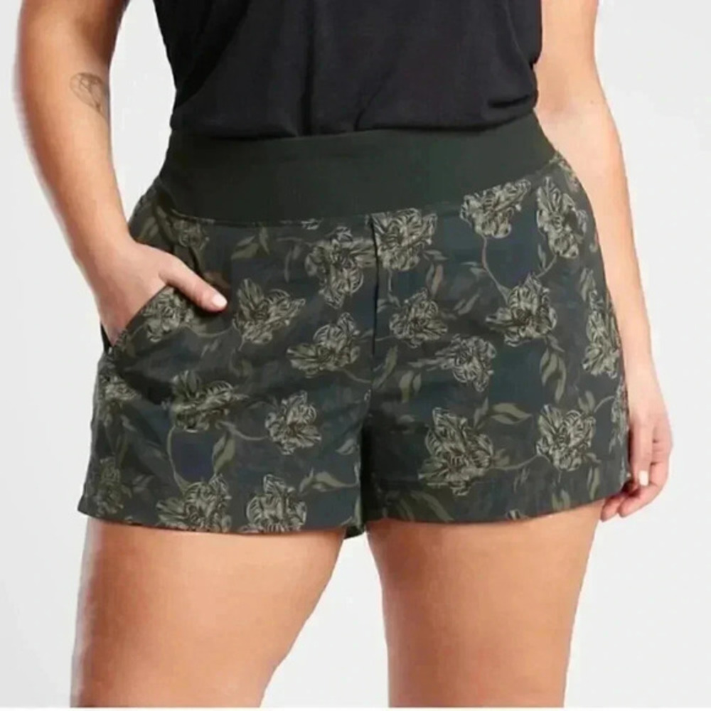 NEW Athleta Black Floral Trekkie‎ North Printed Shorts Women’s Plus Sz 28 NWT
